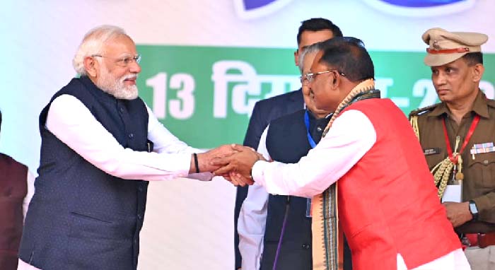 छत्तीसगढ़ के नए नेतृत्व की शुरुआत: श्री विष्णु देव साय ने ली मुख्यमंत्री पद की शपथ, राज्यपाल और केंद्रीय मंत्रीगण ने साकारात्मक रूप से समर्थन दिया छत्तीसगढ़ के नए नेतृत्व की शुरुआत: श्री विष्णु देव साय ने ली मुख्यमंत्री पद की शपथ, राज्यपाल और केंद्रीय मंत्रीगण ने साकारात्मक रूप से समर्थन दिया