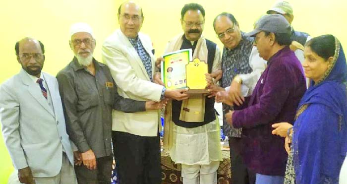 अदबी नशिस्त में नवाजे गए कोरी और नारंग अदबी नशिस्त में नवाजे गए कोरी और नारंग