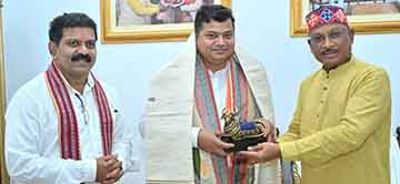 मुख्यमंत्री श्री विष्णु देव साय से केन्द्रीय राज्य मंत्री श्री राजभूषण चौधरी ने सौजन्य मुलाकात की मुख्यमंत्री श्री विष्णु देव साय से केन्द्रीय राज्य मंत्री श्री राजभूषण चौधरी ने सौजन्य मुलाकात की