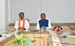 मुख्यमंत्री विष्णु देव साय ने आत्मसमर्पित नक्सलियों और नक्सल हिंसा से पीड़ितों को जारी की प्रधानमंत्री आवास योजना की पहली किस्त