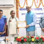 राज्यपाल रमेन डेका ने मोहला मानपुर अंबागढ़ जिले में प्रशासनिक अधिकारियों की ली बैठक