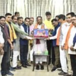 मुख्यमंत्री विष्णु देव साय को बस्तर के ऐतिहासिक ‘गोंचा महापर्व’ का आमंत्रण : ‘तुपकी’ भेंट कर किया गया सम्मान