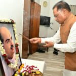 मुख्यमंत्री विष्णु देव साय ने डॉ. श्यामा प्रसाद मुखर्जी की पुण्यतिथि पर श्रद्धांजलि अर्पित की
