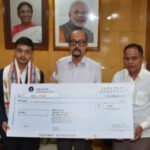 राज्यपाल डेका ने मेधावी छात्र आदित्य का किया सम्मान