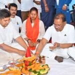 मुख्यमंत्री विष्णु देव ने हजारों लोगों के साथ जिला मुख्यालय जशपुर में किया योगाभ्यास