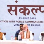 केंद्रीय गृह एवं सहकारिता मंत्री अमित शाह ने आज छत्तीसगढ़ के नवा रायपुर में सुरक्षा बलों के जवानों के साथ संवाद किया