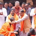 हर-हर महादेव से गूंज उठा भोरमदेव: मुख्यमंत्री विष्णुदेव साय ने हेलीकॉप्टर से पुष्पवर्षा कर हजारों कांवड़ियों का किया भव्य स्वागत
