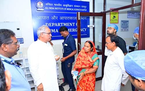 सड़क हादसे के बाद दिव्यांग हुए भाजपा नेता विशंभर यादव के इलाज की जिम्मेदारी उठाएंगे भूपेश बघेल सड़क हादसे के बाद दिव्यांग हुए भाजपा नेता विशंभर यादव के इलाज की जिम्मेदारी उठाएंगे भूपेश बघेल