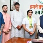 मुख्यमंत्री से एशियन अफ्रीकन पैसिफिक पावरलिफ्टिंग चैंपियनशिप की स्वर्ण पदक विजेता सुश्री नमी राय पारेख ने की मुलाकात