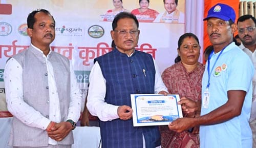 मुख्यमंत्री विष्णुदेव साय ने की सामुदायिक पर्यटन की नई पहल मुख्यमंत्री विष्णुदेव साय ने की सामुदायिक पर्यटन की नई पहल