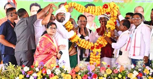 नई उद्योग नीति में बस्तर संभाग पर विशेष तौर पर फोकस : मुख्यमंत्री विष्णु देव साय नई उद्योग नीति में बस्तर संभाग पर विशेष तौर पर फोकस : मुख्यमंत्री विष्णु देव साय