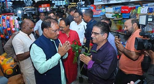 जीएसटी बचत उत्सव का जायजा लेने बाजार पहुंचे मुख्यमंत्री साय जीएसटी बचत उत्सव का जायजा लेने बाजार पहुंचे मुख्यमंत्री साय