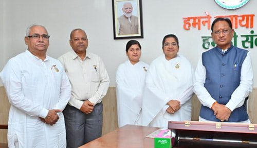 मुख्यमंत्री विष्णु देव साय से प्रजापिता ब्रह्माकुमारी ईश्वरीय विश्वविद्यालय के प्रतिनिधि मण्डल की सौजन्य मुलाकात