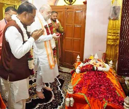 केंद्रीय गृह मंत्री अमित शाह और मुख्यमंत्री विष्णुदेव साय ने मां दंतेश्वरी की पूजा-अर्चना कर देश-प्रदेश की सुख-शांति, समृद्धि और खुशहाली का मांगा आशीर्वाद केंद्रीय गृह मंत्री अमित शाह और मुख्यमंत्री विष्णुदेव साय ने मां दंतेश्वरी की पूजा-अर्चना कर देश-प्रदेश की सुख-शांति, समृद्धि और खुशहाली का मांगा आशीर्वाद