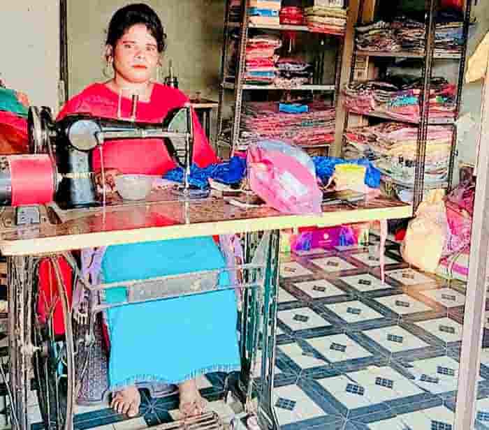 माओवाद प्रभावित क्षेत्र से निकलकर आत्मनिर्भरता की मिसाल बनीं श्रीमती सरोज पोडियाम माओवाद प्रभावित क्षेत्र से निकलकर आत्मनिर्भरता की मिसाल बनीं श्रीमती सरोज पोडियाम