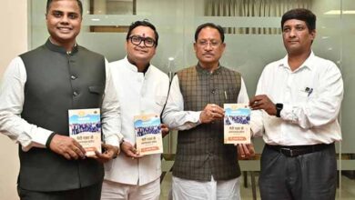 सेवा से संकल्प तक—कॉफी टेबल बुक्स में सजी छत्तीसगढ़ की विकास यात्रा