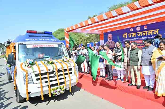 सेवा जो घर तक पहुँचे: आदिवासी अंचलों के लिए चलता-फिरता अस्पताल सेवा जो घर तक पहुँचे: आदिवासी अंचलों के लिए चलता-फिरता अस्पताल