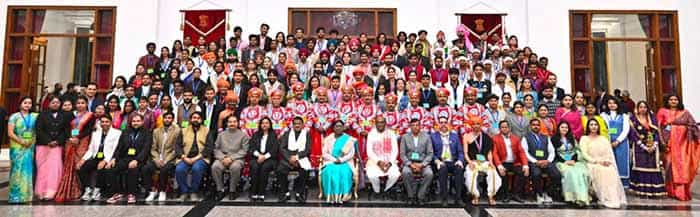 कला को मिला सर्वोच्च सम्मान, राष्ट्रपति भवन में छत्तीसगढ़ की झांकी चमकी कला को मिला सर्वोच्च सम्मान, राष्ट्रपति भवन में छत्तीसगढ़ की झांकी चमकी
