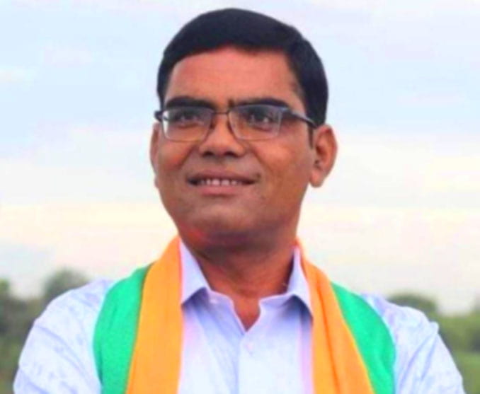 खेत से खरीदी केंद्र तक संघर्ष: प्रवीण दुबे ने उजागर की उपार्जन व्यवस्था की खामियां खेत से खरीदी केंद्र तक संघर्ष: प्रवीण दुबे ने उजागर की उपार्जन व्यवस्था की खामियां