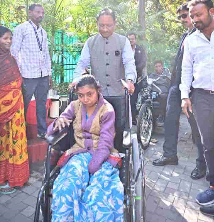मुख्यमंत्री विष्णु देव साय के निर्देश पर लकवाग्रस्त महिला को 5 लाख रुपए की सहायता मुख्यमंत्री विष्णु देव साय के निर्देश पर लकवाग्रस्त महिला को 5 लाख रुपए की सहायता