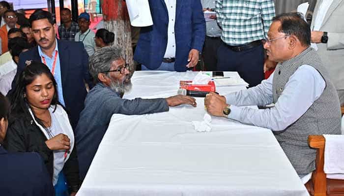 पहचान के बिना जीवन: हनुमंत राव की संघर्षभरी हकीकत पहचान के बिना जीवन: हनुमंत राव की संघर्षभरी हकीकत