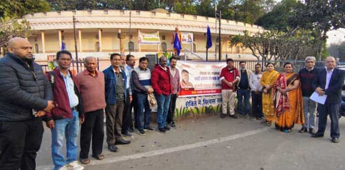 शब्दों के सृजनकर्ता के साथ असंवेदनशीलता—मनोज रुपड़ा से बदसलूकी ने झकझोरा साहित्य समाज शब्दों के सृजनकर्ता के साथ असंवेदनशीलता—मनोज रुपड़ा से बदसलूकी ने झकझोरा साहित्य समाज