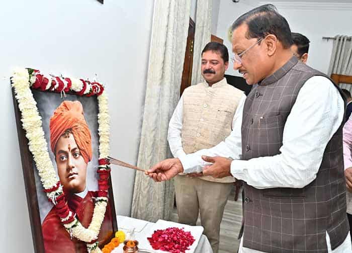 विवेकानंद के विचारों से राष्ट्र निर्माण—युवाओं को मुख्यमंत्री साय का प्रेरक संदेश विवेकानंद के विचारों से राष्ट्र निर्माण—युवाओं को मुख्यमंत्री साय का प्रेरक संदेश