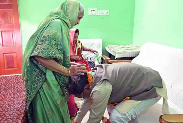 बगिया में माँ के आशीर्वाद और जनस्नेह के साथ मना मुख्यमंत्री का जन्मदिन