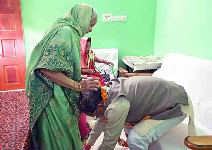 बगिया में माँ के आशीर्वाद और जनस्नेह के साथ मना मुख्यमंत्री का जन्मदिन