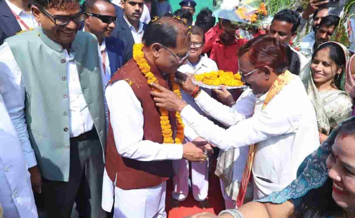 एक वर्ष, अनेक उपलब्धियां—सुशासन और पारदर्शिता की राह पर आगे बढ़ते नगरीय निकाय एक वर्ष, अनेक उपलब्धियां—सुशासन और पारदर्शिता की राह पर आगे बढ़ते नगरीय निकाय