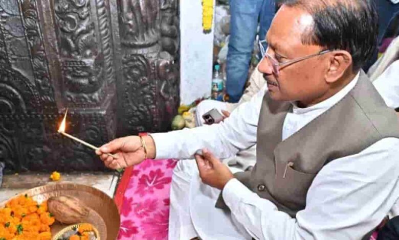 मुख्यमंत्री विष्णुदेव साय ने राजीव लोचन और कुलेश्वरनाथ महादेव मंदिर में पूजा-अर्चना की, महानदी महाआरती में शामिल हुए मुख्यमंत्री विष्णुदेव साय ने राजीव लोचन और कुलेश्वरनाथ महादेव मंदिर में पूजा-अर्चना की, महानदी महाआरती में शामिल हुए