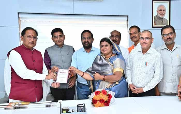 80वें महा-अधिवेशन का न्यौता, कुर्मी क्षत्रिय समाज के प्रतिनिधिमंडल ने की मुख्यमंत्री से मुलाकात 80वें महा-अधिवेशन का न्यौता, कुर्मी क्षत्रिय समाज के प्रतिनिधिमंडल ने की मुख्यमंत्री से मुलाकात