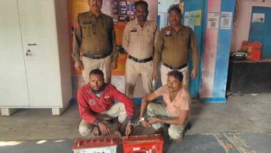 चोरी की चिंगारी बुझी: जूटमिल पुलिस ने 24 घंटे में पकड़े बैटरी चोर चोरी की चिंगारी बुझी: जूटमिल पुलिस ने 24 घंटे में पकड़े बैटरी चोर