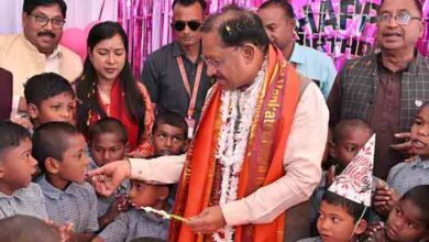 केक से बढ़कर मुस्कान: बच्चों की खुशियों ने बनाया जन्मदिन यादगार