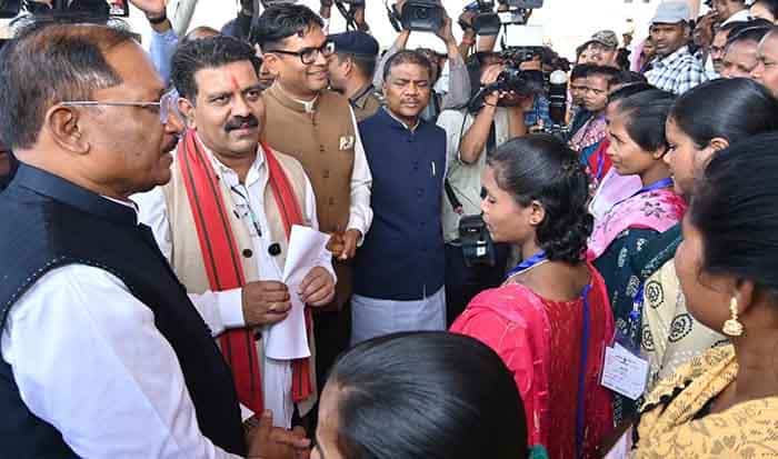 भटकी राह से लोकतंत्र तक: युवाओं के विश्वास की नई शुरुआत