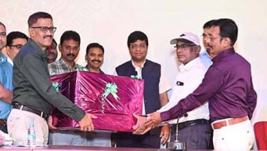 जनसंपर्क विभाग के अपर संचालक जे.एल. दरियो को सेवानिवृत्ति पर दी गई गरिमामय विदाई