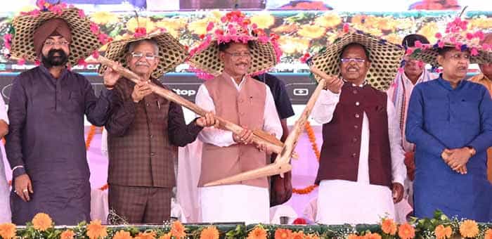 किसानों के सम्मान और समृद्धि के लिए सरकार प्रतिबद्ध: मुख्यमंत्री विष्णुदेव साय किसानों के सम्मान और समृद्धि के लिए सरकार प्रतिबद्ध: मुख्यमंत्री विष्णुदेव साय