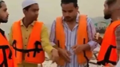 नदी में अपमान या लापरवाही? बिरयानी पार्टी के बाद गंगा में फेंकी हड्डियों पर बवाल