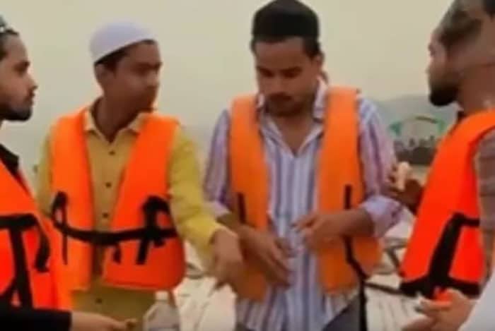 नदी में अपमान या लापरवाही? बिरयानी पार्टी के बाद गंगा में फेंकी हड्डियों पर बवाल