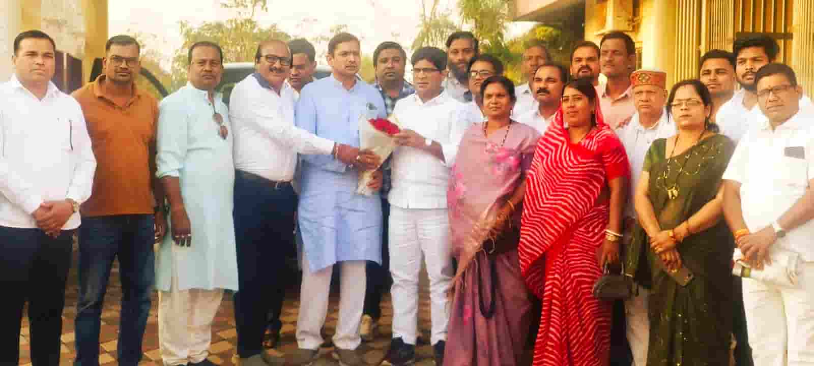 अहिवारा में कांग्रेस पदाधिकारियों की सौजन्य मुलाकात, जनहित के मुद्दों पर चर्चा अहिवारा में कांग्रेस पदाधिकारियों की सौजन्य मुलाकात, जनहित के मुद्दों पर चर्चा