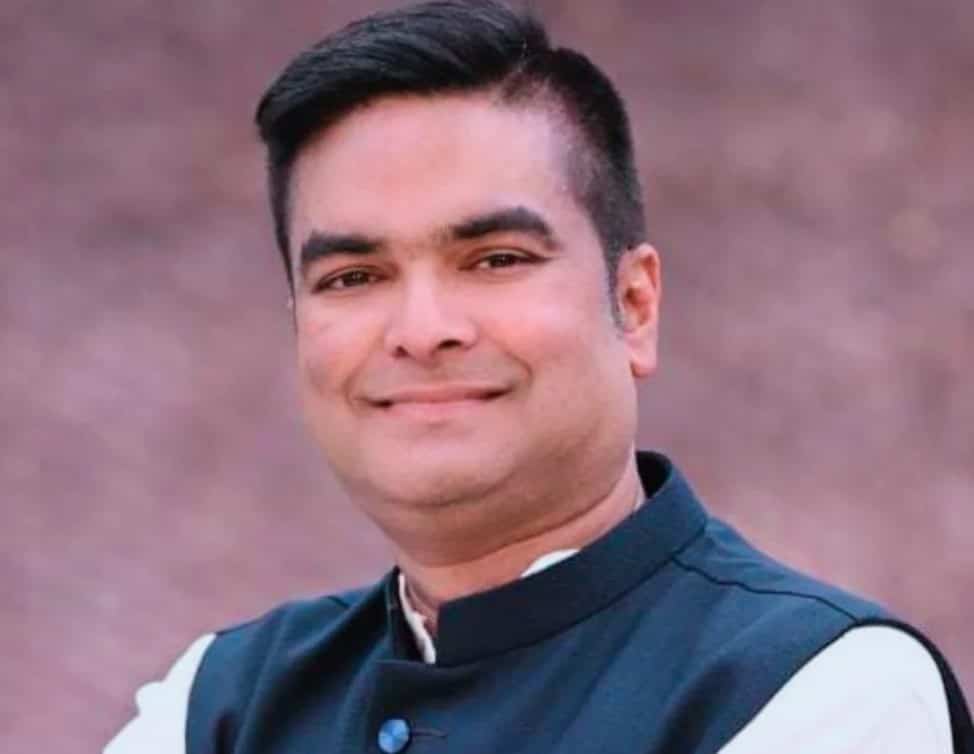 ईंट-गारे से उठा विवाद – निर्माण से ज्यादा चर्चा अब जिम्मेदारी की