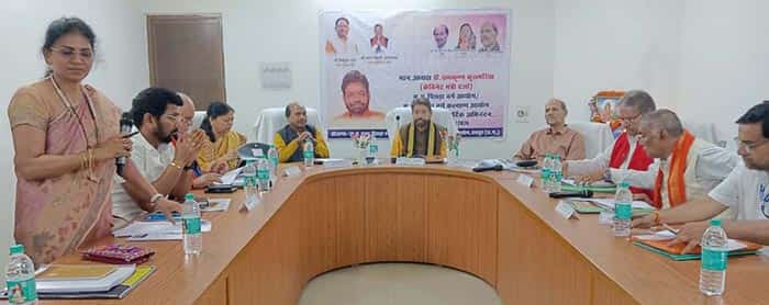 डॉ. कुसमरिया ने आर्थिक, सामाजिक और शैक्षणिक विकास के लिए व्यापक सर्वेक्षण को जरूरी बताया डॉ. कुसमरिया ने आर्थिक, सामाजिक और शैक्षणिक विकास के लिए व्यापक सर्वेक्षण को जरूरी बताया