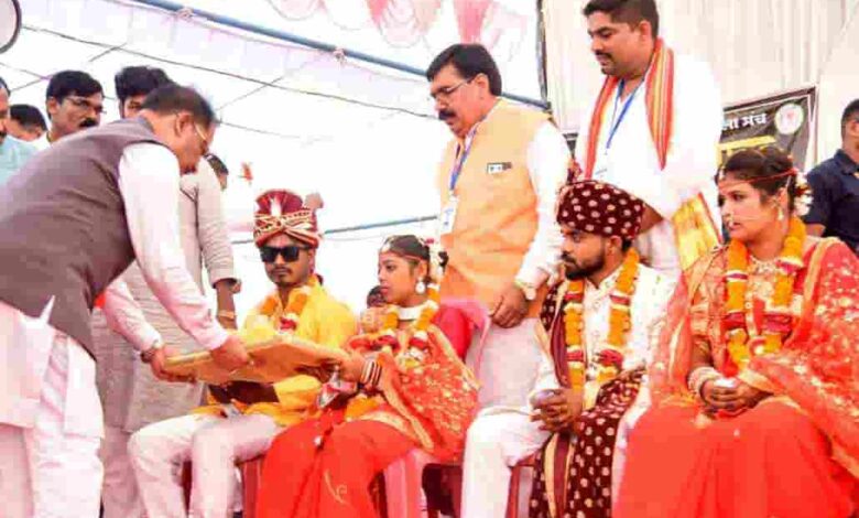 एक मंच, 13 जोड़े! सामूहिक विवाह में दिखी सामाजिक एकता की मिसाल