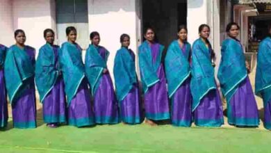 सम्मान की सौगात: आंगनबाड़ी कार्यकर्ताओं को पारदर्शी प्रक्रिया से साड़ी वितरण