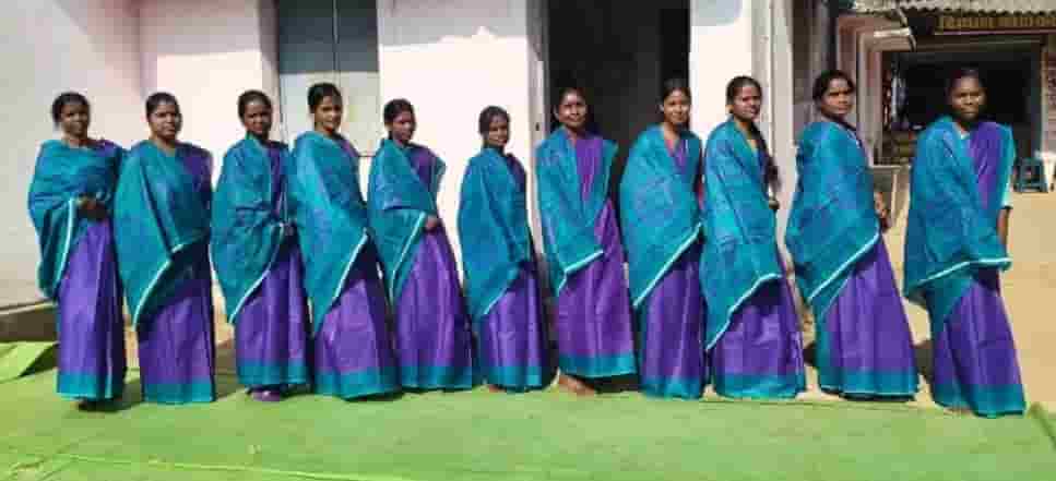 सम्मान की सौगात: आंगनबाड़ी कार्यकर्ताओं को पारदर्शी प्रक्रिया से साड़ी वितरण