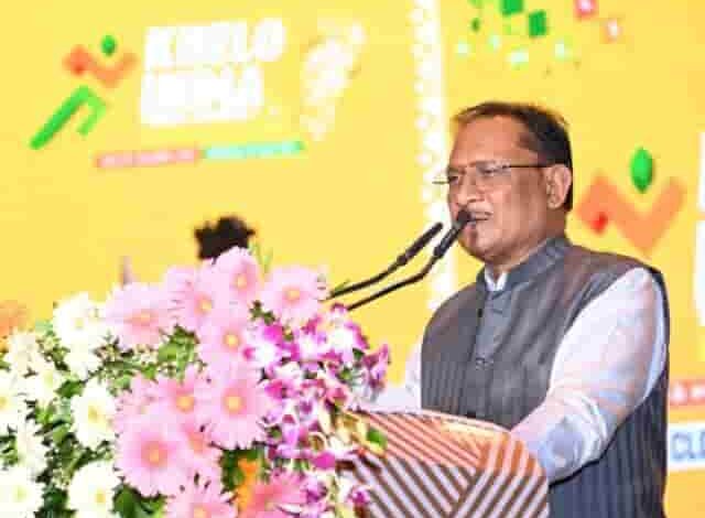 तपती गर्मी से राहत: बच्चों के लिए लंबी छुट्टियों का ऐलान