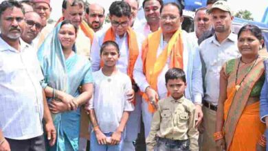 मासूमों की मुस्कान बनी योजना की पहचान: थैंक यू कार्ड देकर जताया आभार