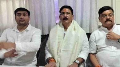 धर्मेन्द्र मिश्रा ने किसान आयोग गठन और कृषि को उद्योग का दर्जा देने की मांग की धर्मेन्द्र मिश्रा ने किसान आयोग गठन और कृषि को उद्योग का दर्जा देने की मांग की