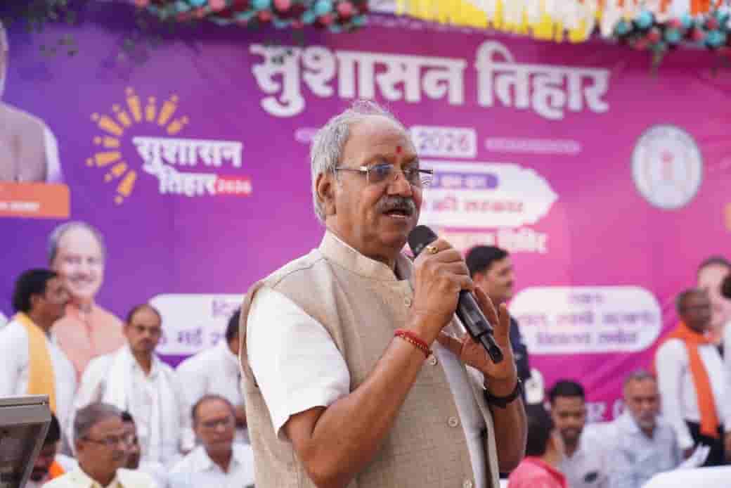 समोदा शिविर में सांसद बृजमोहन अग्रवाल ने जनसमस्याओं का समाधान किया समोदा शिविर में सांसद बृजमोहन अग्रवाल ने जनसमस्याओं का समाधान किया