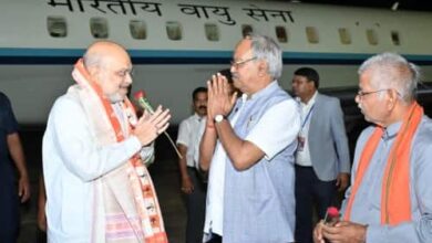 रायपुर में अमित शाह का सांसद बृजमोहन अग्रवाल ने स्वागत किया रायपुर में अमित शाह का सांसद बृजमोहन अग्रवाल ने स्वागत किया